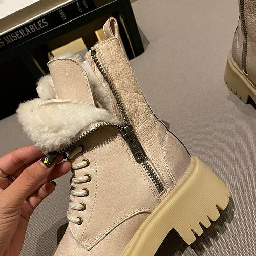 Picture of Balenciaga Shoes Women _SKUfw148064907fw